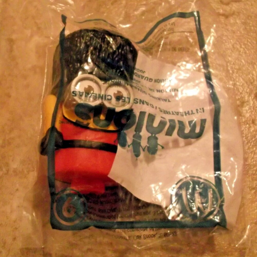 2/$30 McDonald's Minion 2015 Toys Guard No 9 Toy Figure NIP Sealed